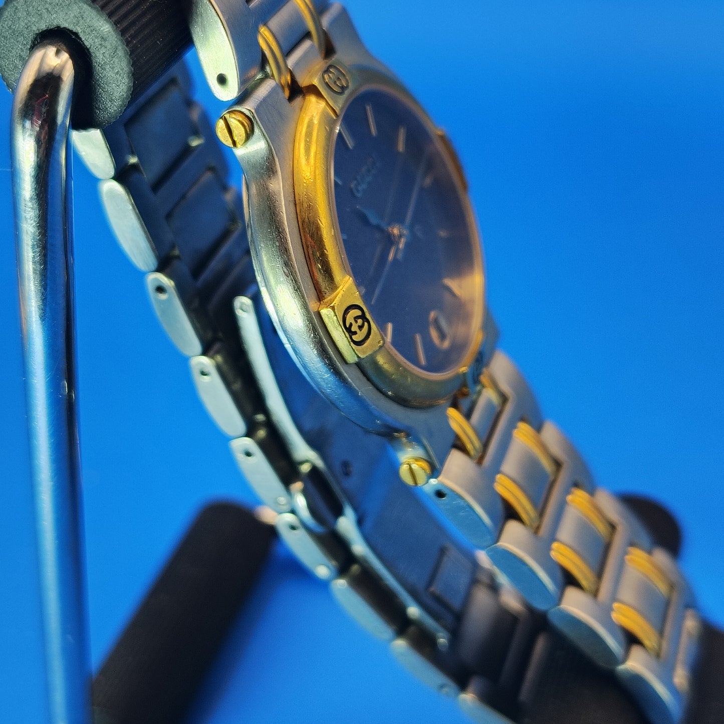 Vintage 1987 Gucci 9000M Swiss Mens/ Unisex Quartz Luxury Watch Fits Wrist Size 6.25+ Extra Link