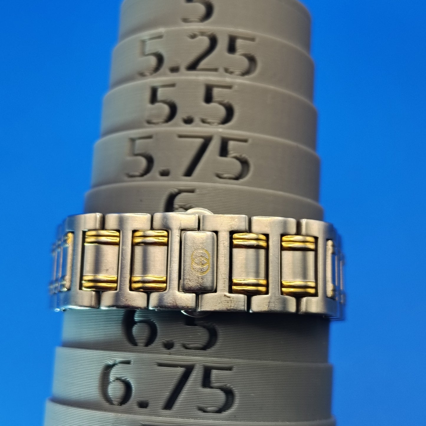 Vintage 1987 Gucci 9000M Swiss Mens/ Unisex Quartz Luxury Watch Fits Wrist Size 6.25+ Extra Link