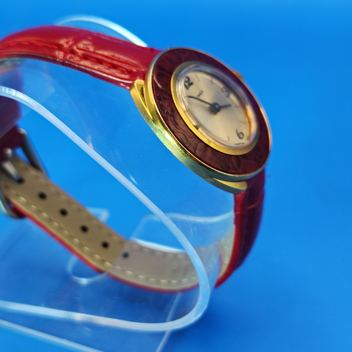 Vintage 1974 Timex Mechanical Wind 27mm Women's Watch New Leather Strap Size 4-6.75