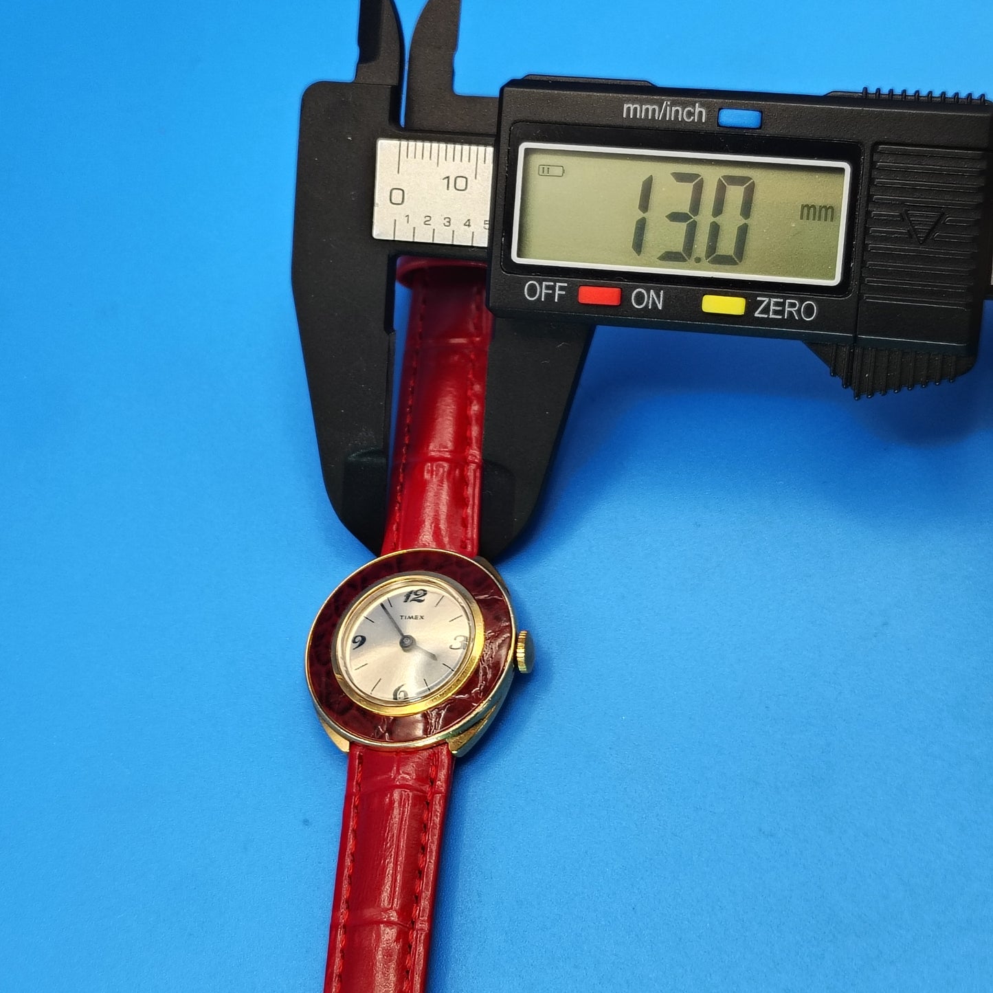 Vintage 1974 Timex Mechanical Wind 27mm Women's Watch New Leather Strap Size 4-6.75