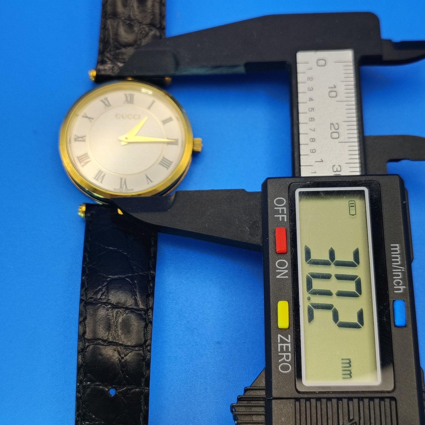 Vintage 1993 Gucci 3000M Authentic Swiss Made Mens Luxury Quartz Watch Exotic Lizard Skin Band Gucci Buckle