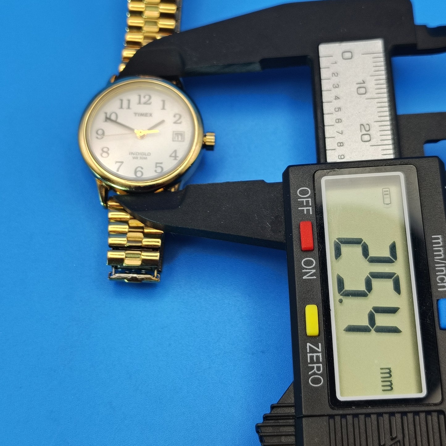 Vintage Timex Easy Reader Date 25mm Women's Gold Tone Quartz Watch New Stretch Bracelet size 6-8.5