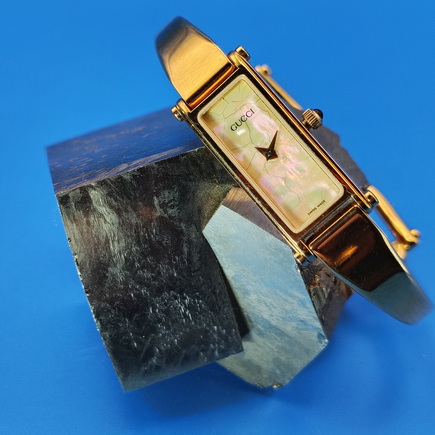 Vintage 1992 Gucci 1500L Mother of Pearl Authentic Swiss Made 24mm Women's Quartz Luxury Bangle Watch NEW