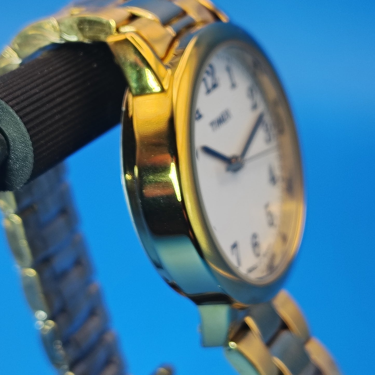 New Vintage 1998 Timex Easy Reader 25mm Women's Quartz Watch New Old Stock Gold Stainless Steel Bracelet