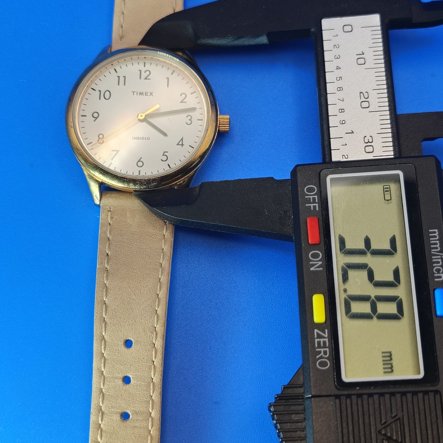 Vintage 1996 Timex Indiglo 33mm Women's Quartz Watch Leather Strap Size 4-7.5