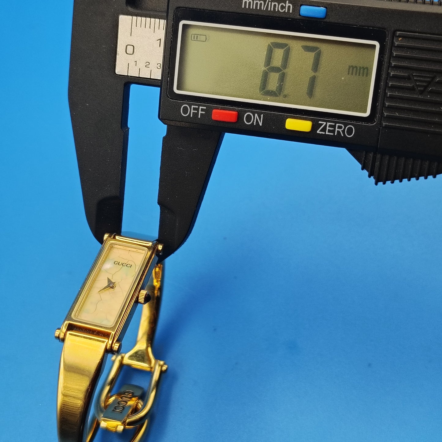 Vintage 1992 Gucci 1500L Mother of Pearl Authentic Swiss Made 24mm Women's Quartz Luxury Bangle Watch NEW