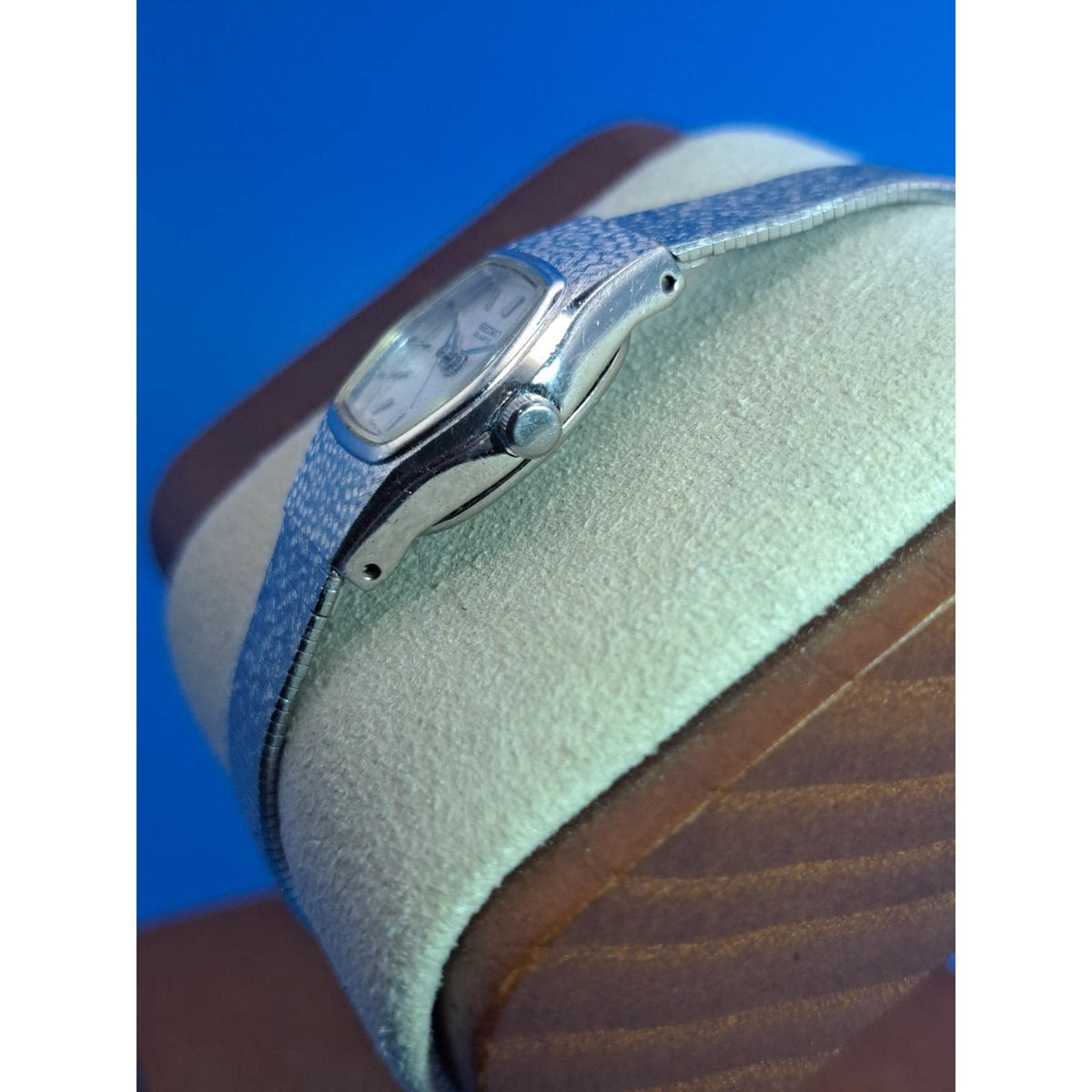 Vintage 1984 Seiko Cocktail Petite Women's 15mm Quartz Dress Watch Restored