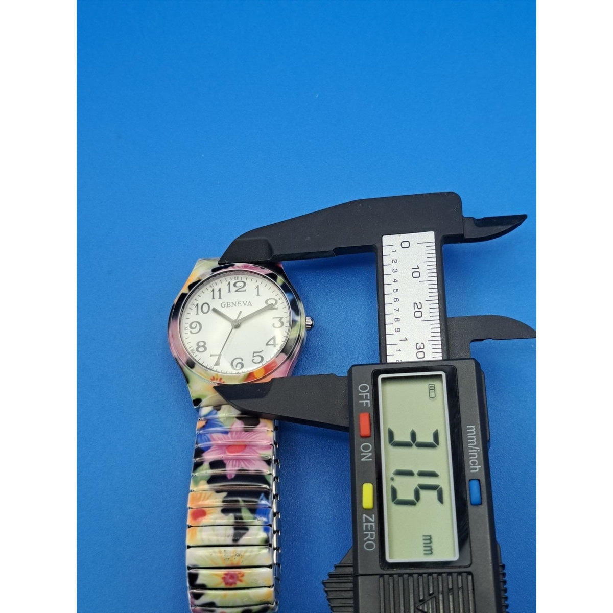 Vintage 2015 Geneva Floral Motif 32mm Women's Quartz Watch Restored
