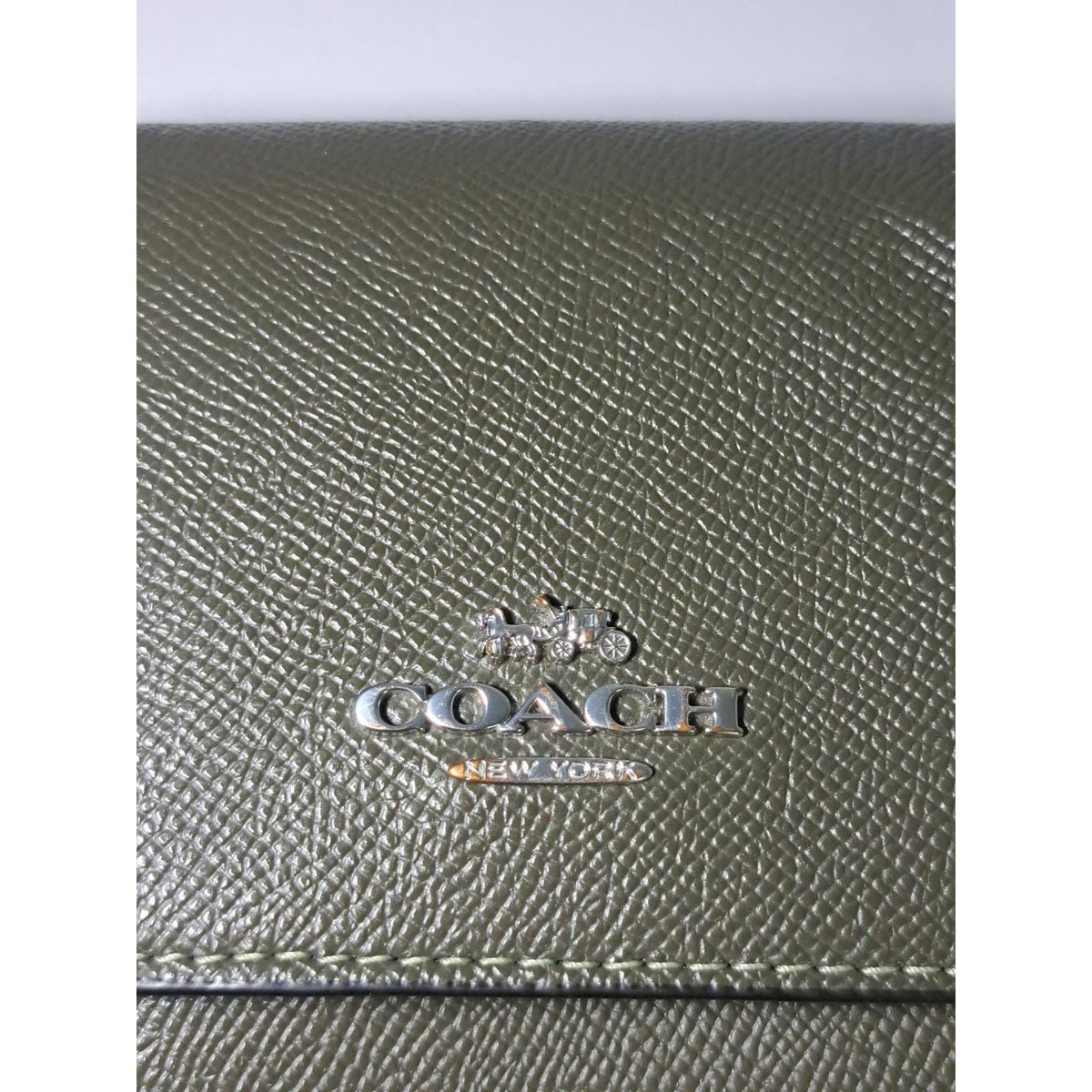 Vintage 2017 Coach Olive Green Crossgrain Leather Phone Wallet Clutch Luxury Bag