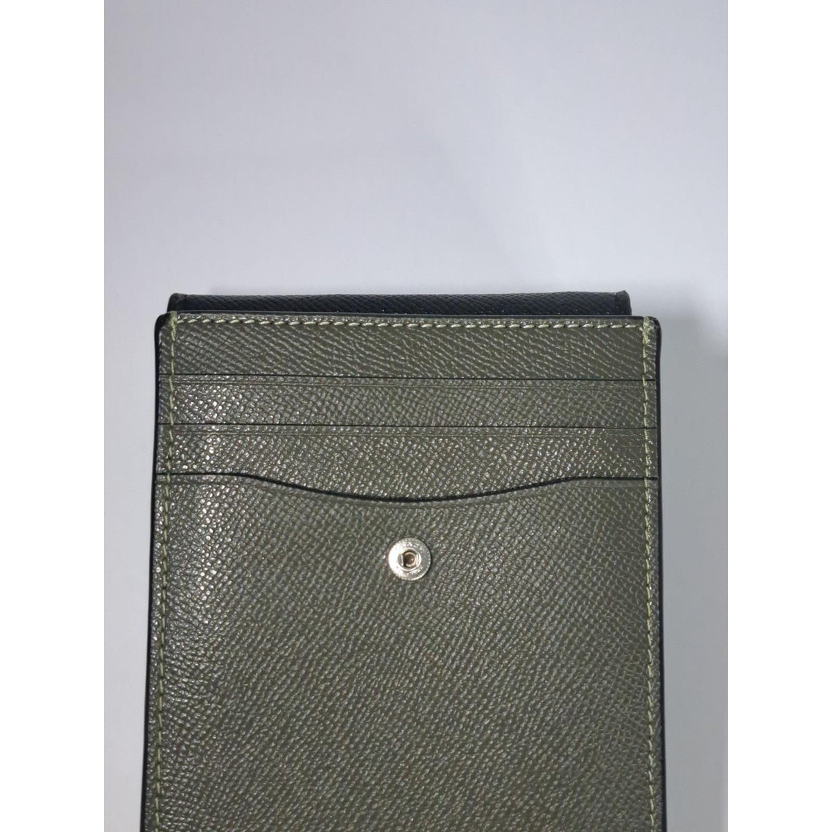 Vintage 2017 Coach Olive Green Crossgrain Leather Phone Wallet Clutch Luxury Bag