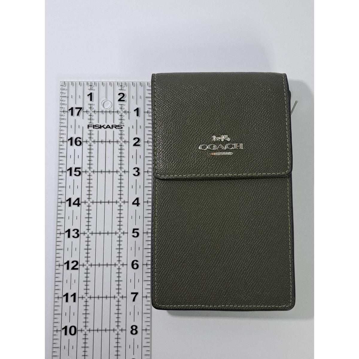 Vintage 2017 Coach Olive Green Crossgrain Leather Phone Wallet Clutch Luxury Bag