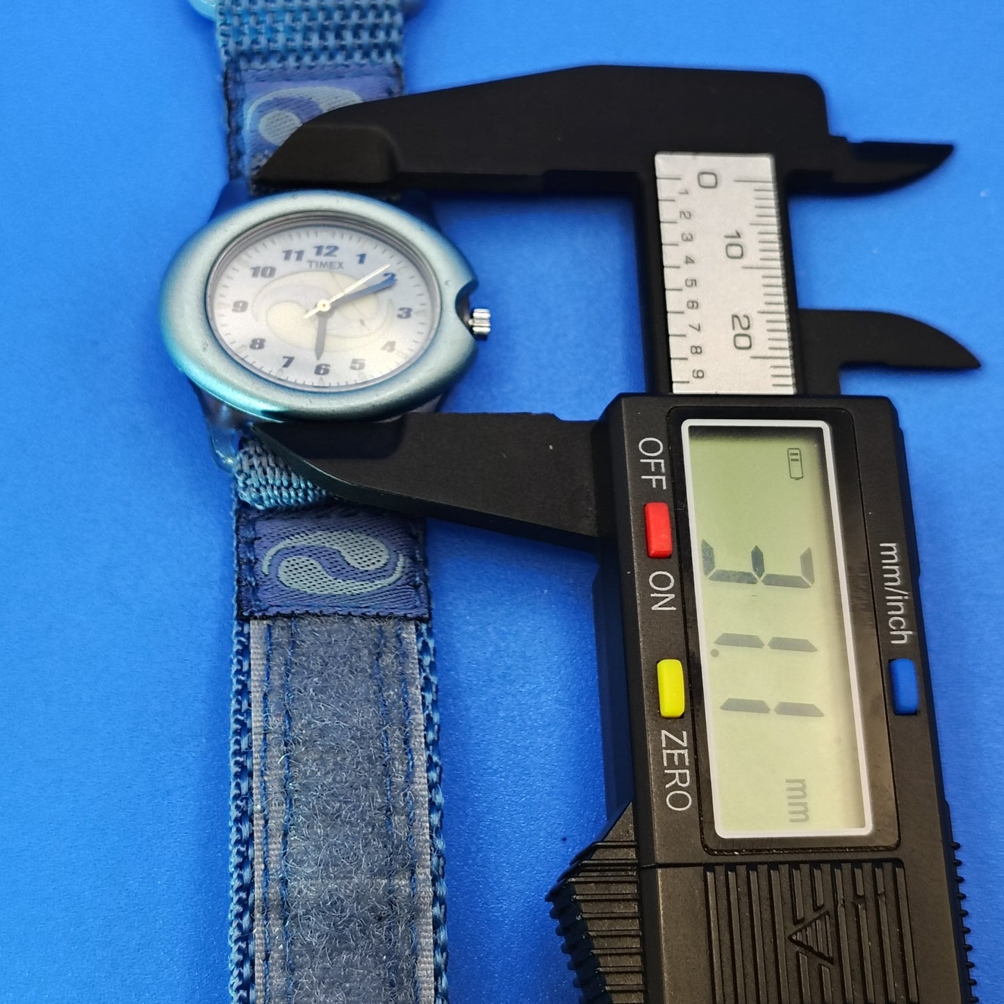 Vintage 2001 Timex Swirl Women's/Youth 31mm Quartz Sports Watch Nylon Strap