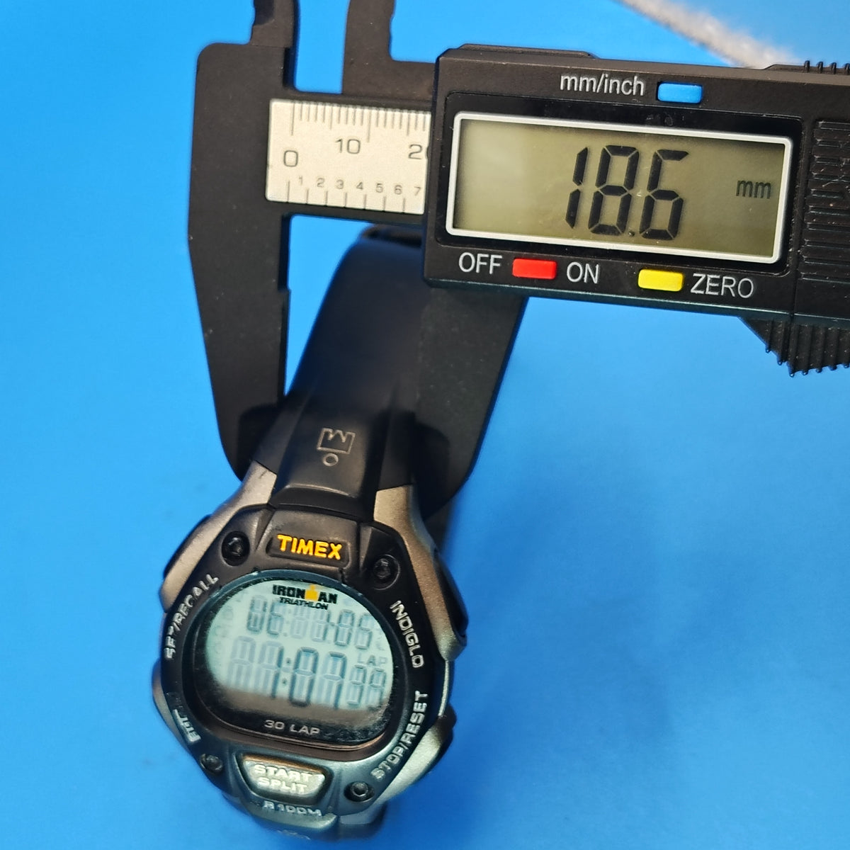 Vintage 2008 Timex INDIGLO Triathlon 40mm Mens Quartz Sports Watch 100M 30Lap Clearance
