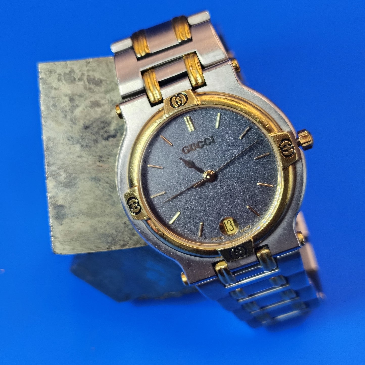 Vintage 1987 Gucci 9000M Authentic Swiss Made Mens/Unisex Quartz Luxury Watch Size 6.25 with Extra Link