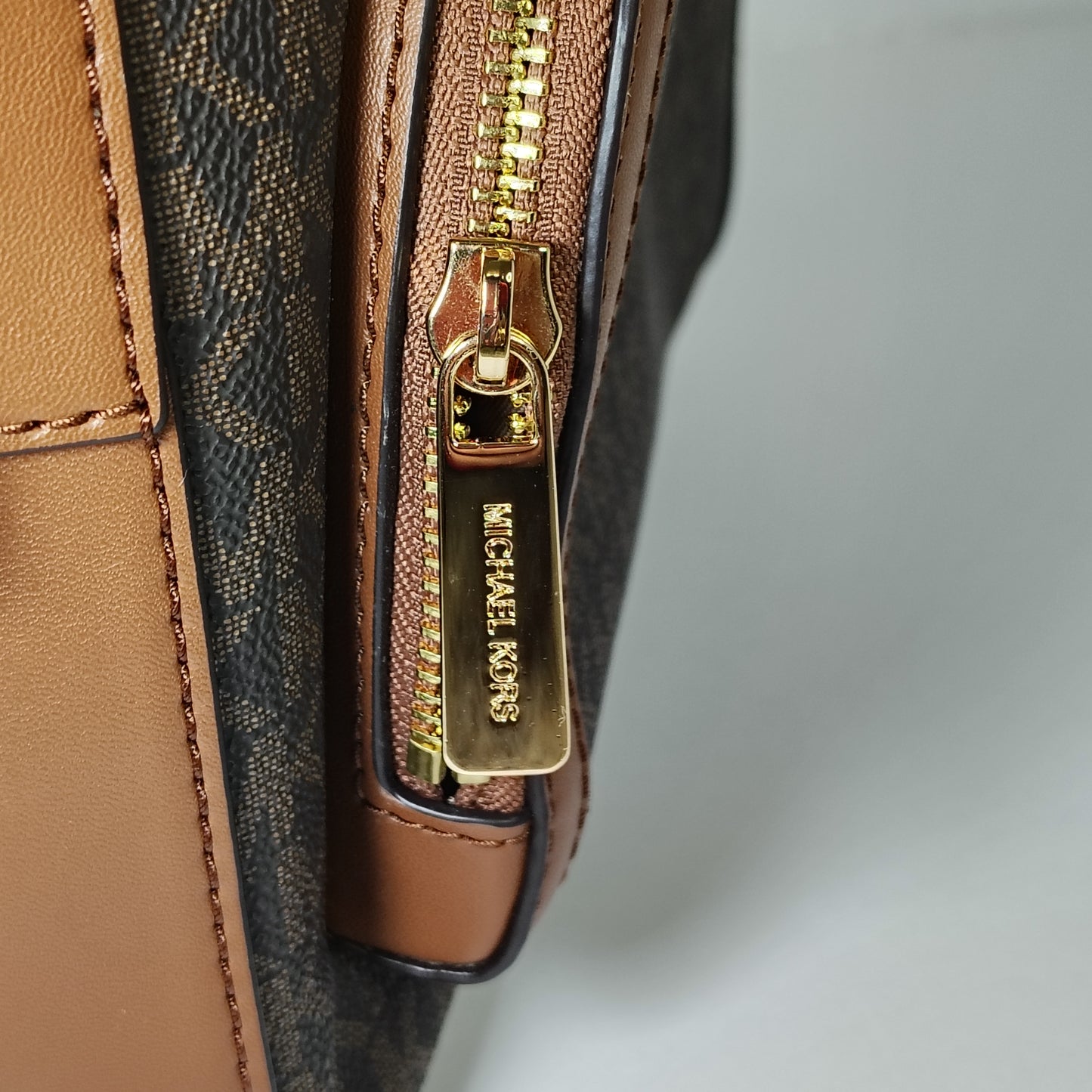 2020 Michael Kors Abbey Medium Logo Monogram Women's Backpack Bag Mint Condition