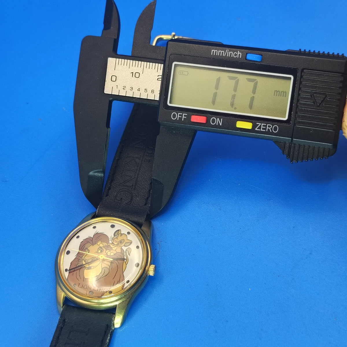 Vintage 1996 Timex Disney The Lion King 33mm Women's Quartz Watch Logo Leather Strap Clearance