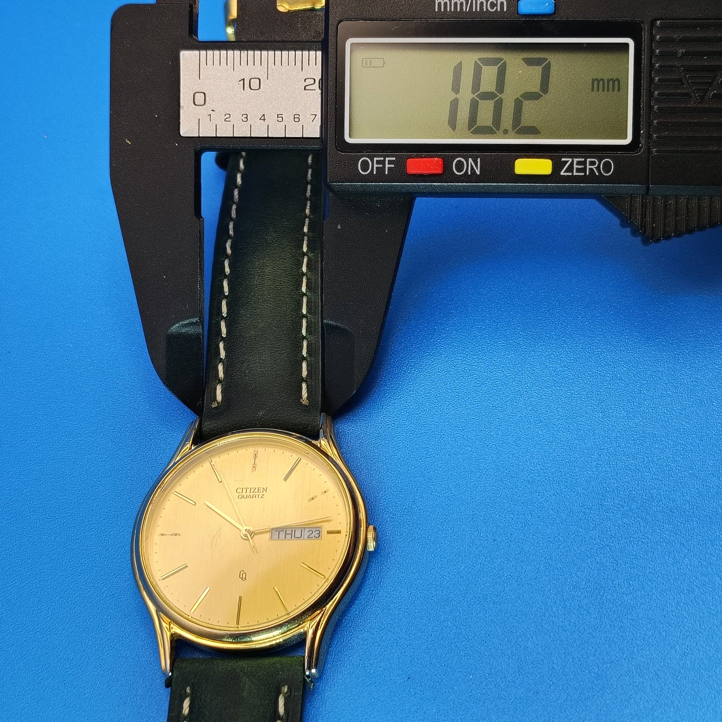 Vintage 1988 Citizen Day-Date 32mm Mens Quartz Watch New Strap Missing Indicies