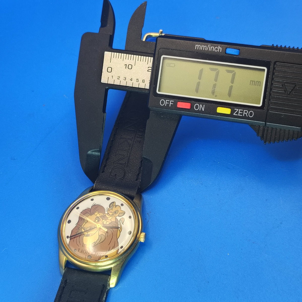 Vintage 1996 Timex Disney The Lion King 33mm Women's Quartz Watch Logo Leather Strap Clearance