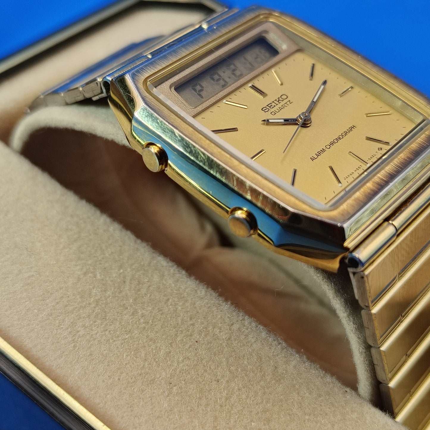 Vintage 1984 Seiko H557-5319 Ana-Digi Dual Time Chronograph Mens Quartz Watch
