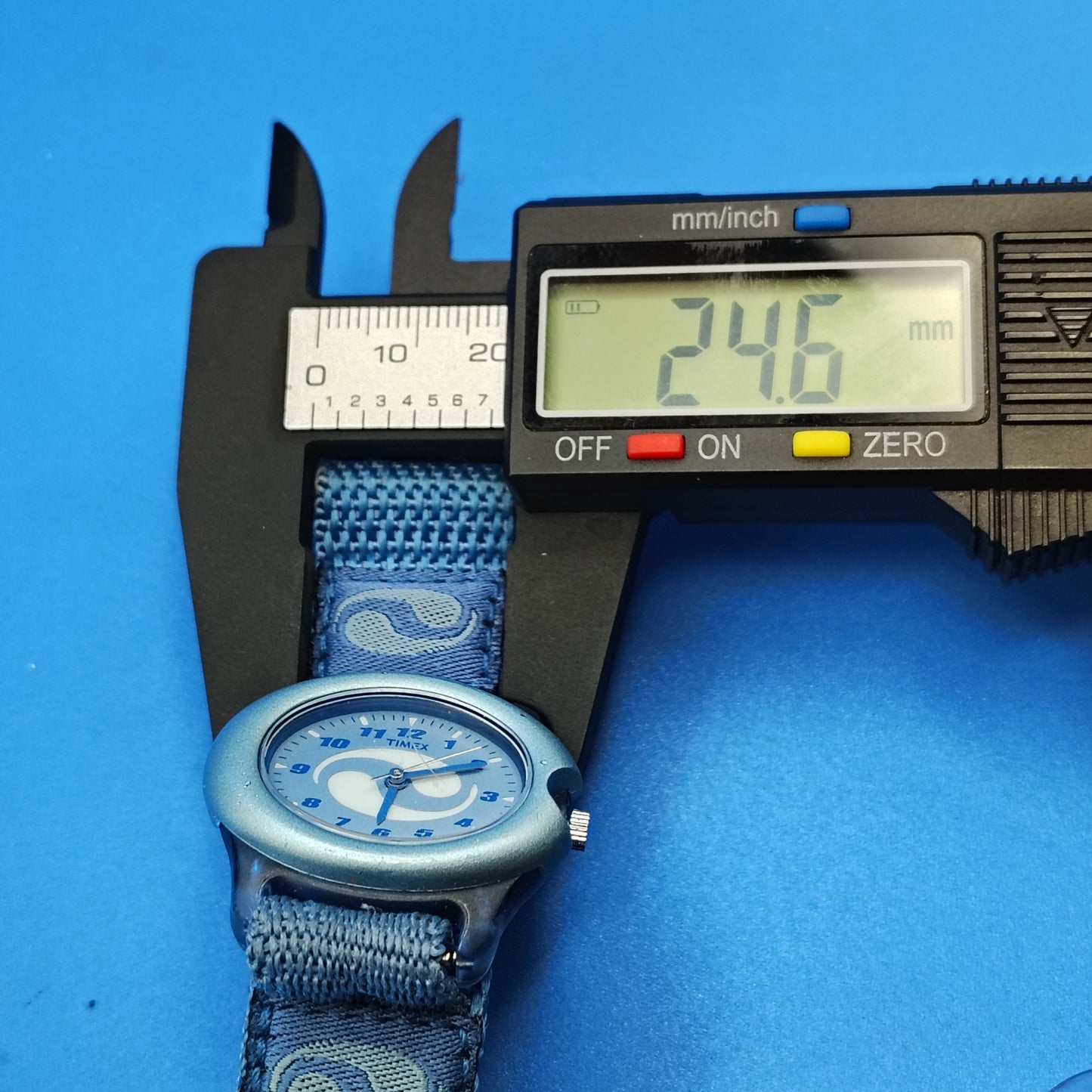 Vintage 2001 Timex Swirl Women's/Youth 31mm Quartz Sports Watch Nylon Strap