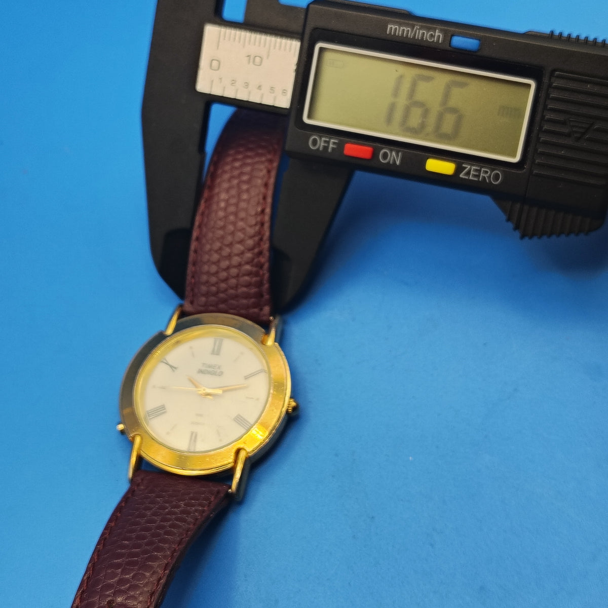 Vintage 1993 Timex Indiglo 32mm Women's Quartz Watch Crocodile Embossed Leather