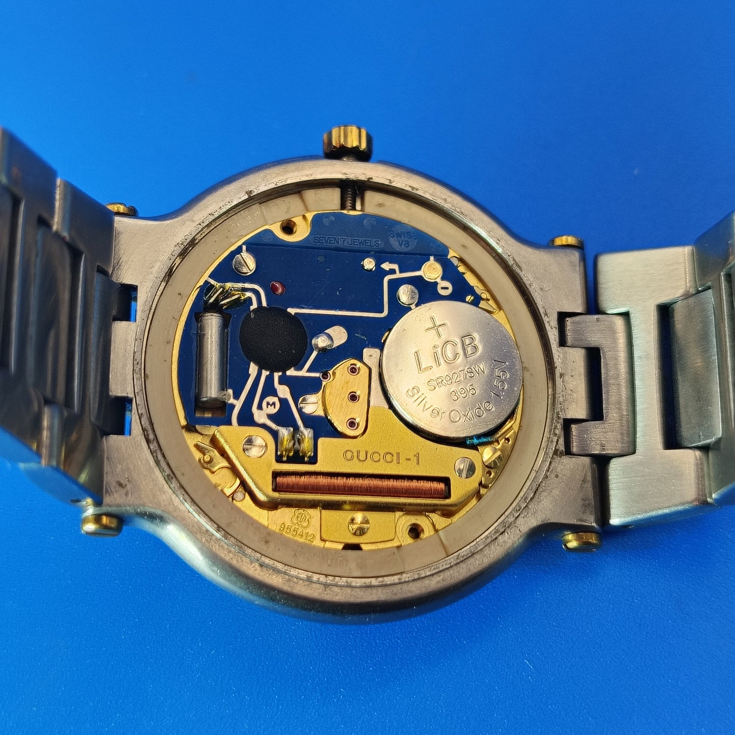 Vintage 1987 Gucci 9000M Authentic Swiss Made Mens/Unisex Quartz Luxury Watch Size 6.25 with Extra Link