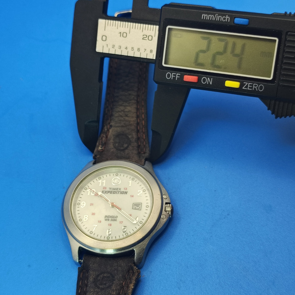 Vintage Timex Expedition Date 38mm Mens Quartz Watch Leather Strap (No Indiglo)