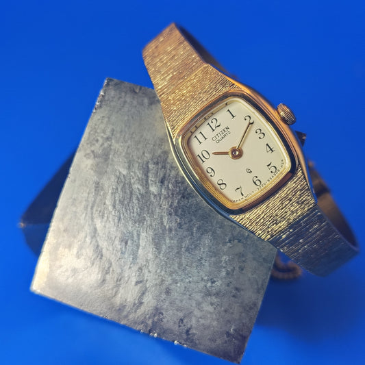 Vintage 1986 Citizen Japanese Made 16mm Women's Petite Quartz Cocktail Watch Size 4