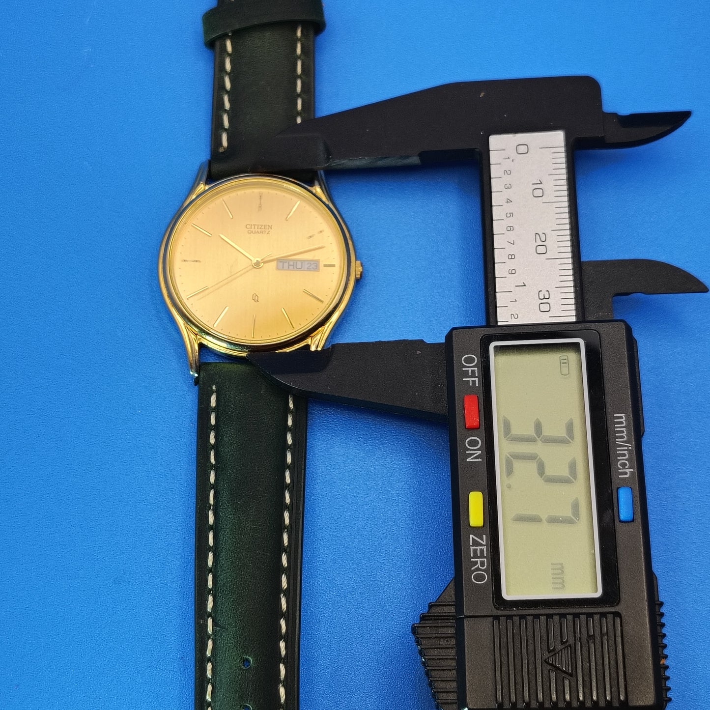 Vintage 1988 Citizen Day-Date 32mm Mens Quartz Watch New Strap Missing Indicies