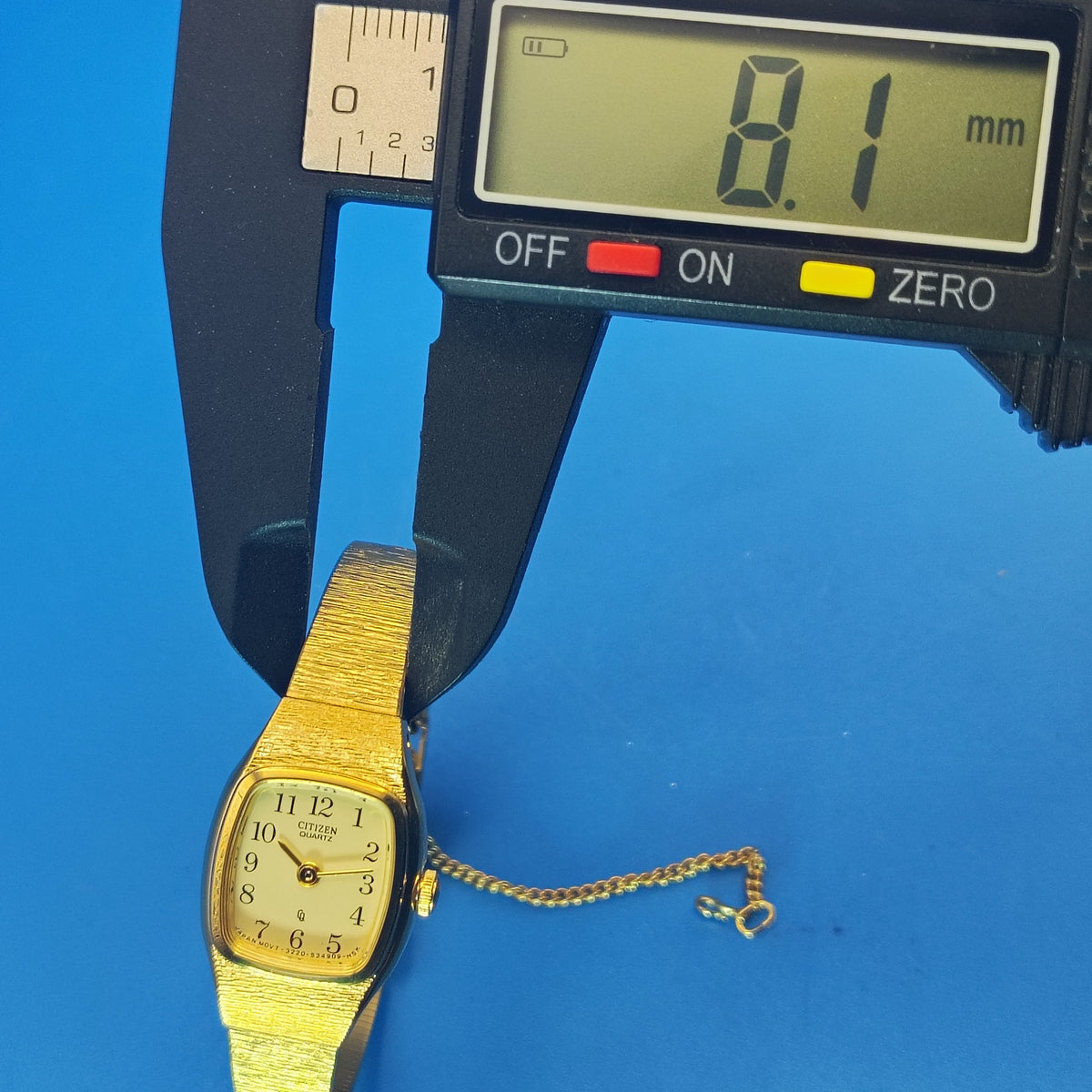 Vintage 1986 Citizen Japanese Made 16mm Women's Petite Quartz Cocktail Watch Size 4
