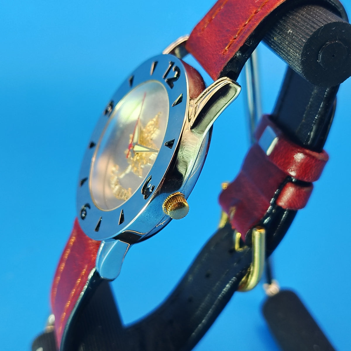 Vintage 2006 Canada Maple Leaf Japan Movt Leather 34mm Unisex Quartz Watch Clearance