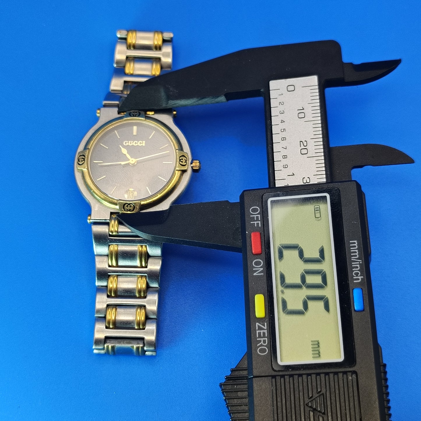 Vintage 1987 Gucci 9000M Authentic Swiss Made Mens/Unisex Quartz Luxury Watch Size 6.25 with Extra Link