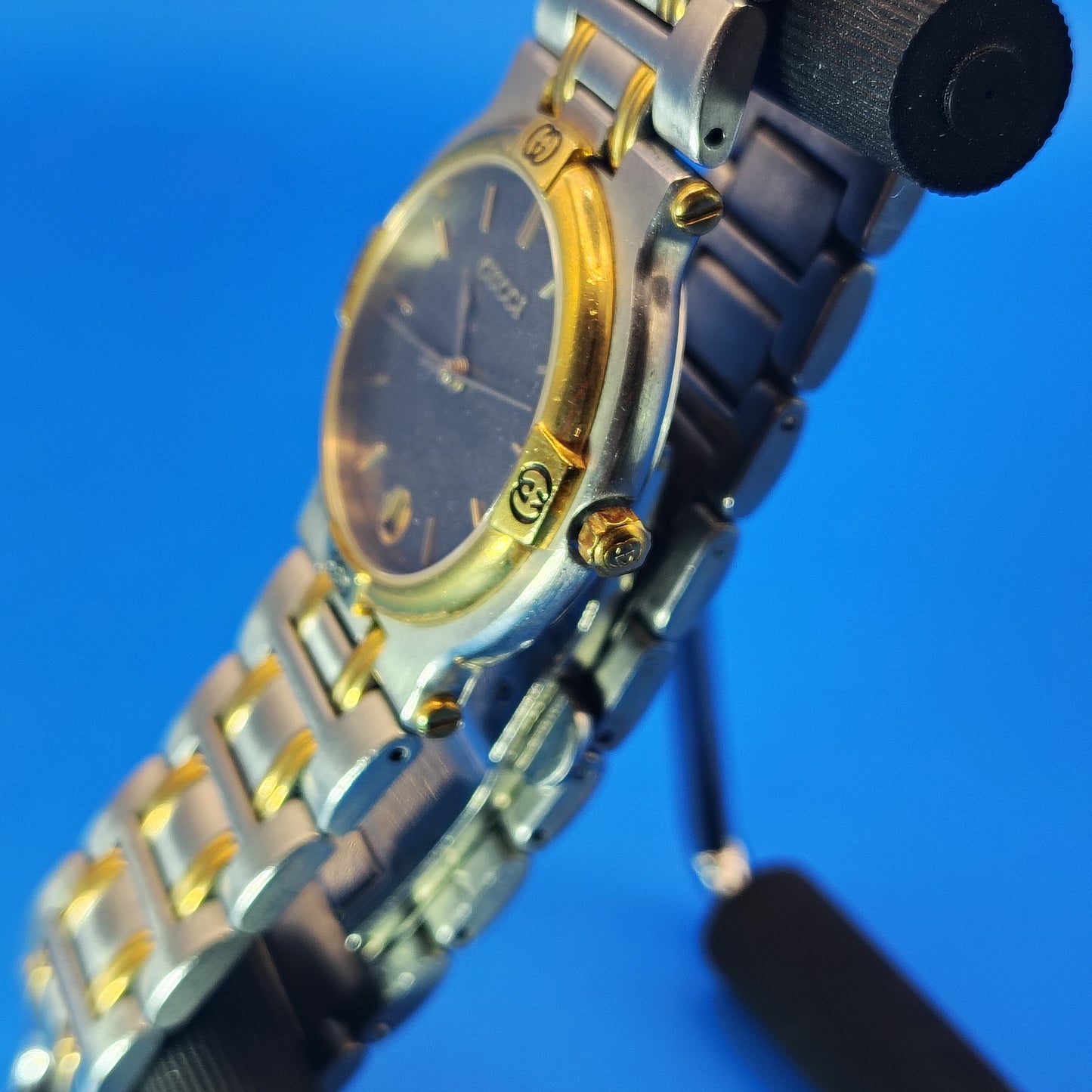Vintage 1987 Gucci 9000M Authentic Swiss Made Mens/Unisex Quartz Luxury Watch Size 6.25 with Extra Link