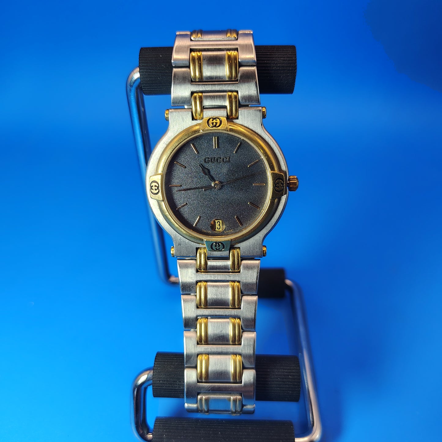 Vintage 1987 Gucci 9000M Authentic Swiss Made Mens/Unisex Quartz Luxury Watch Size 6.25 with Extra Link