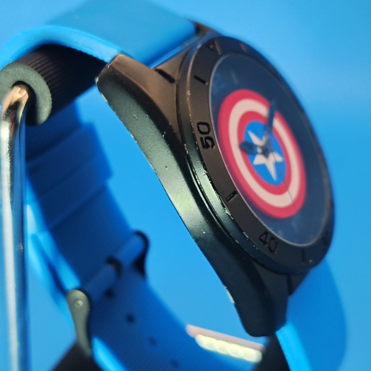 Vintage 2012 Marvel Captain America 41mm Mens Quartz Watch Rubber Strap Restored