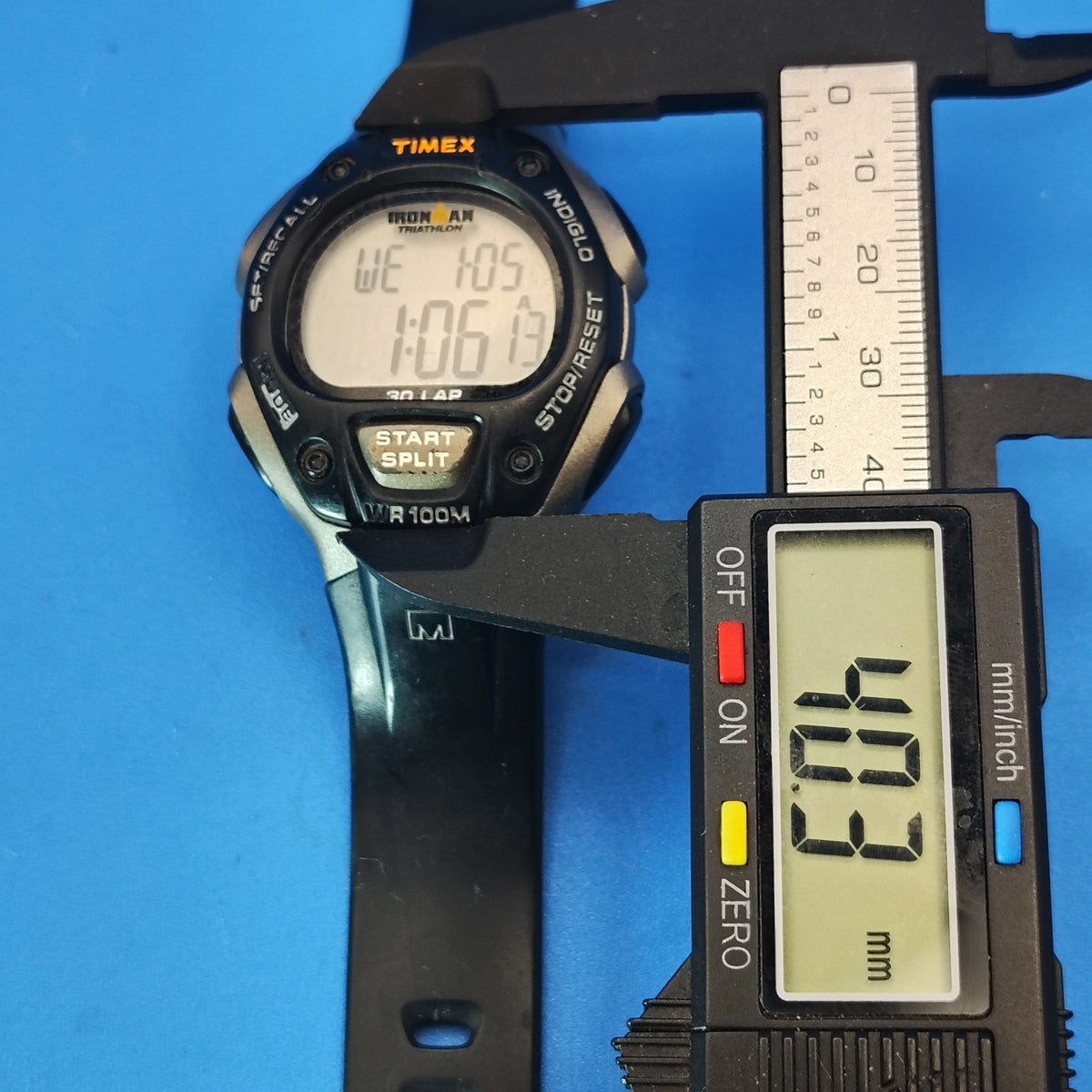 Vintage 2008 Timex INDIGLO Triathlon 40mm Mens Quartz Sports Watch 100M 30Lap Clearance