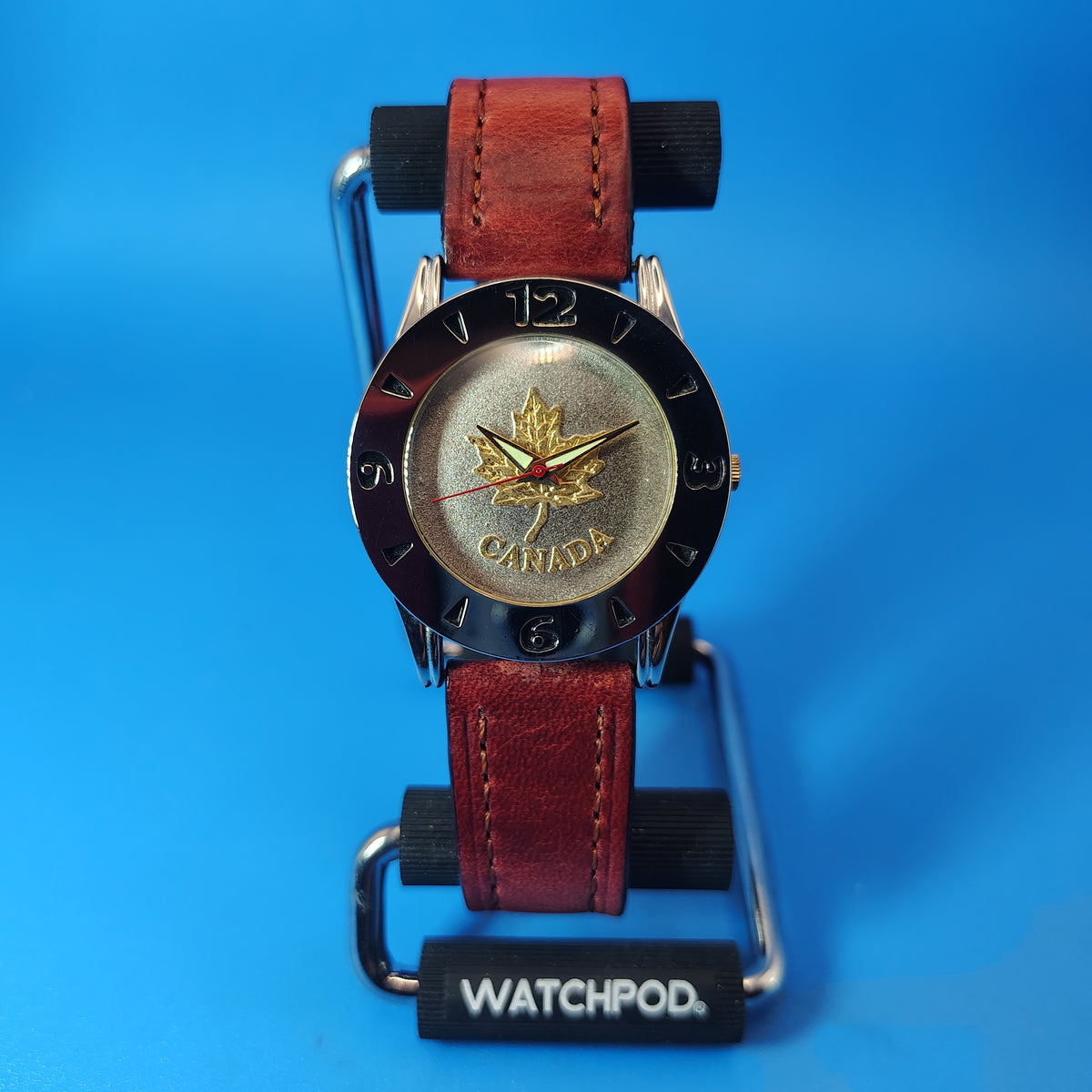 Vintage 2006 Canada Maple Leaf Japan Movt Leather 34mm Unisex Quartz Watch Clearance