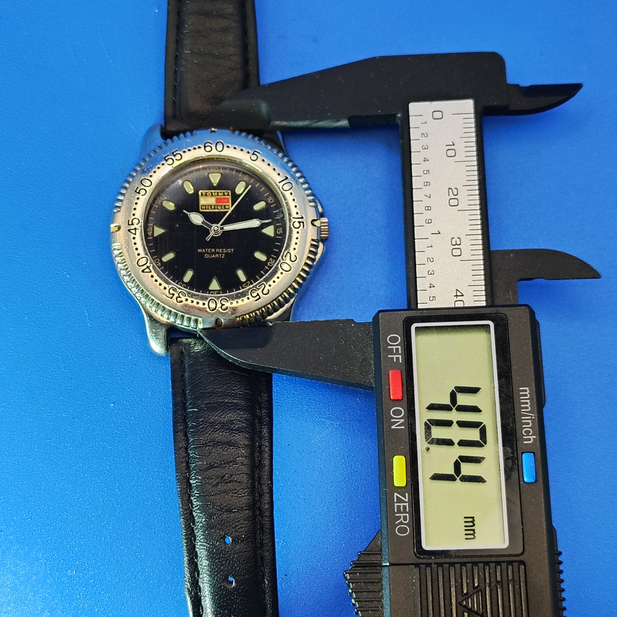 Vintage 2006 Tommy Hilfiger 1500 Professional 40mm Mens Quartz Designer Fashion Watch Restored Clearance