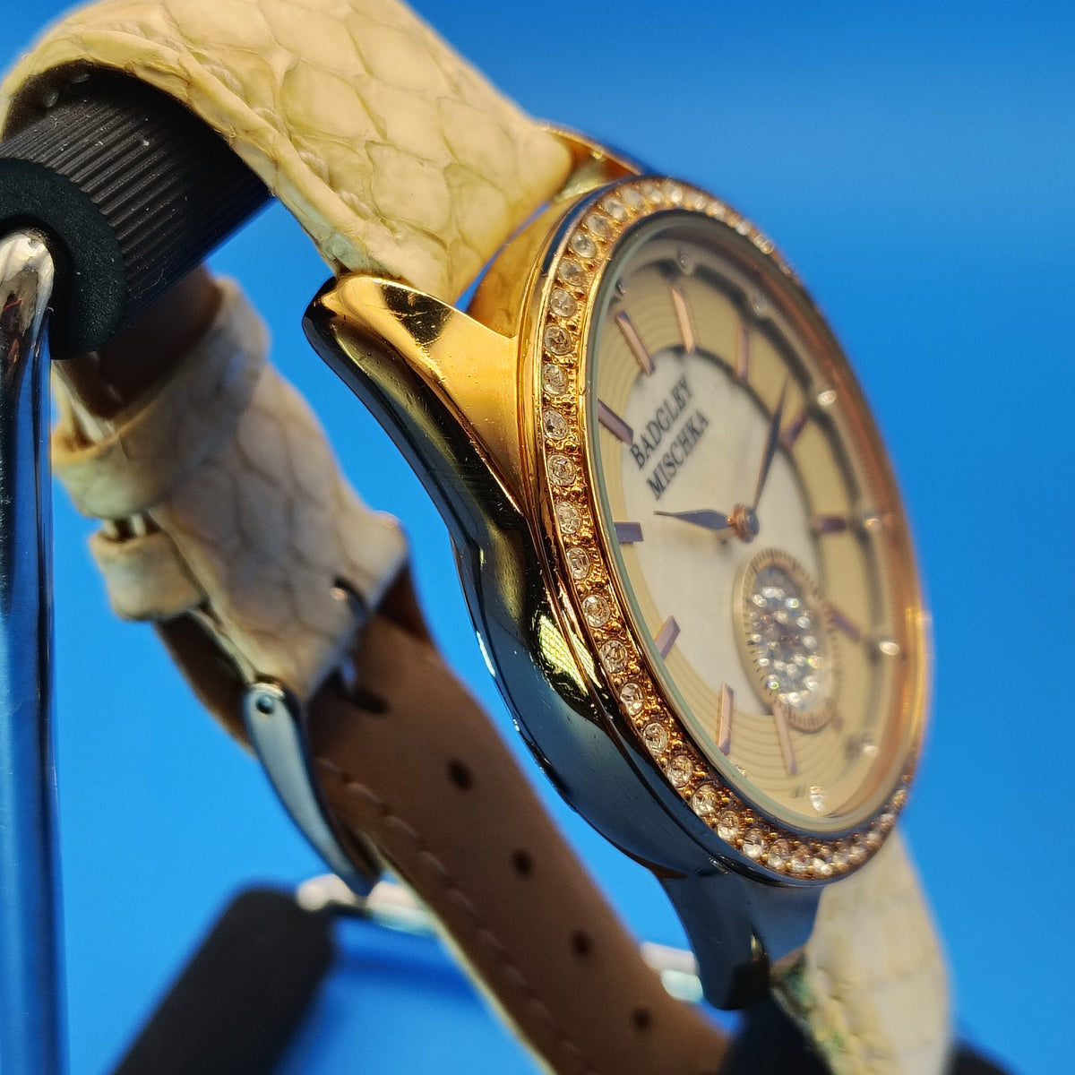 Vintage 2006 Bradgley Mischka Mother of Pearl 40mm Womens Luxury Watch Snake Skin Strap