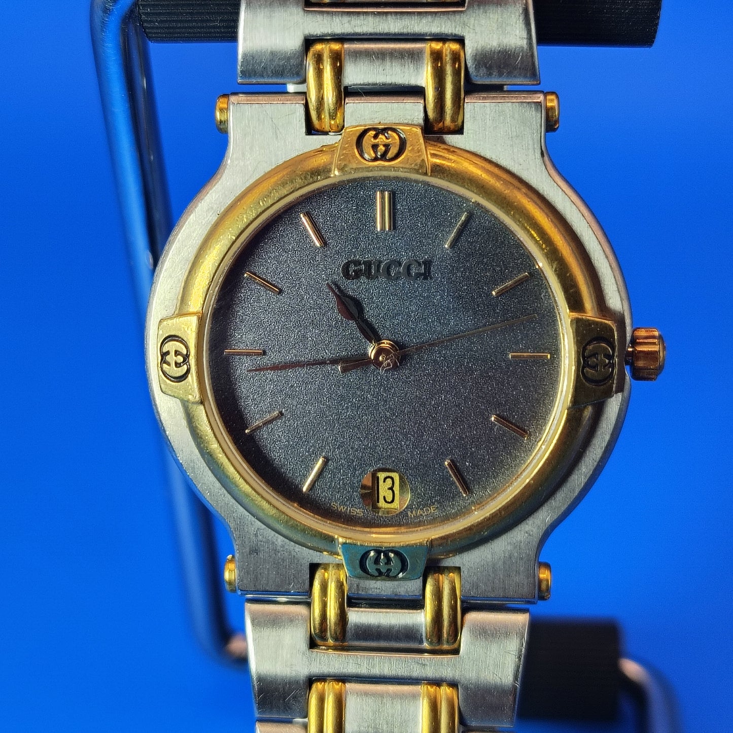 Vintage 1987 Gucci 9000M Authentic Swiss Made Mens/Unisex Quartz Luxury Watch Size 6.25 with Extra Link