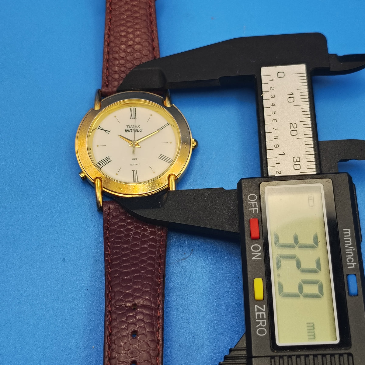 Vintage 1993 Timex Indiglo 32mm Women's Quartz Watch Crocodile Embossed Leather