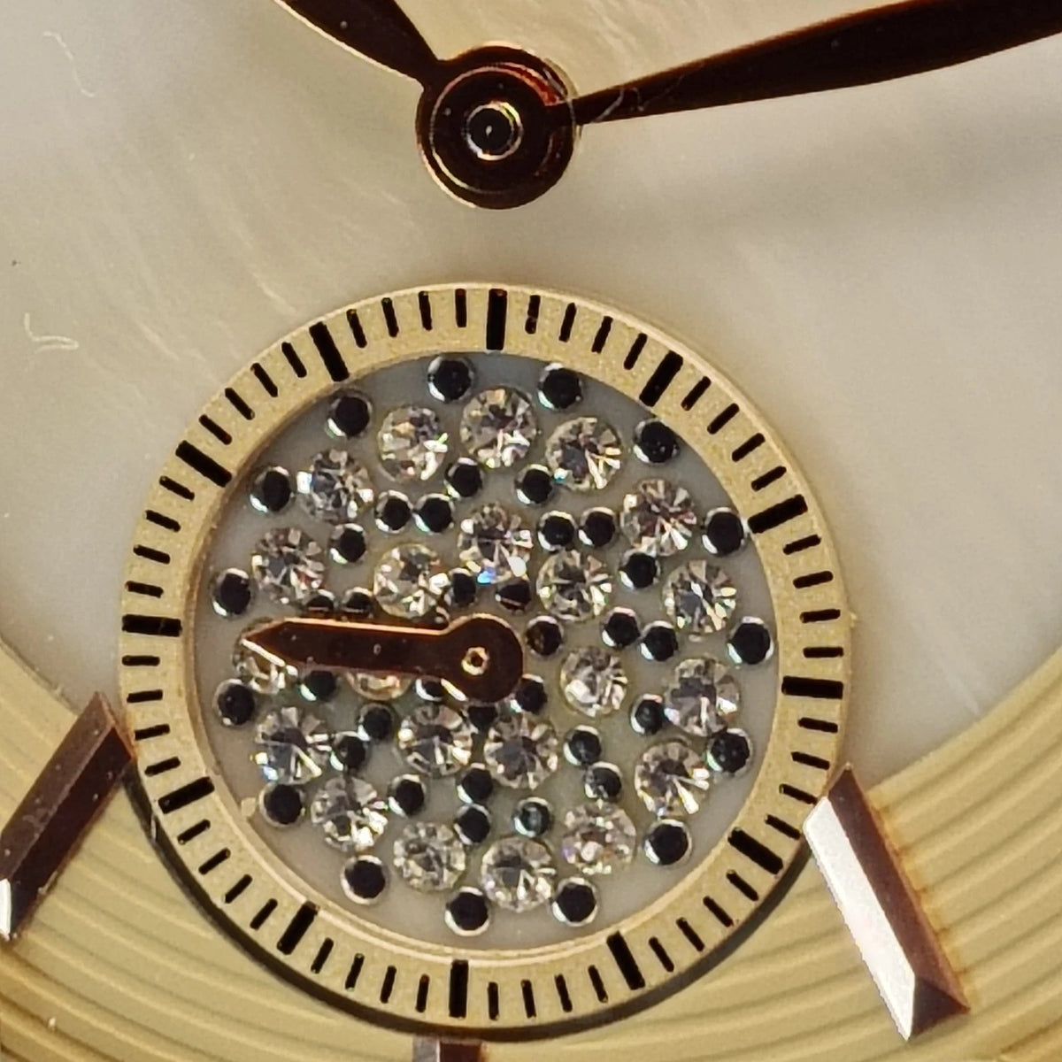 Vintage 2006 Bradgley Mischka Mother of Pearl 40mm Women's Watch Snake Skin Strap