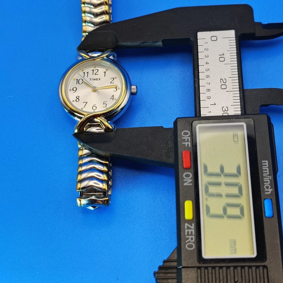 Vintage 1998 Timex Elegance Bowtie 30mm Two Tone Women's Quartz Watch Size 4-8+