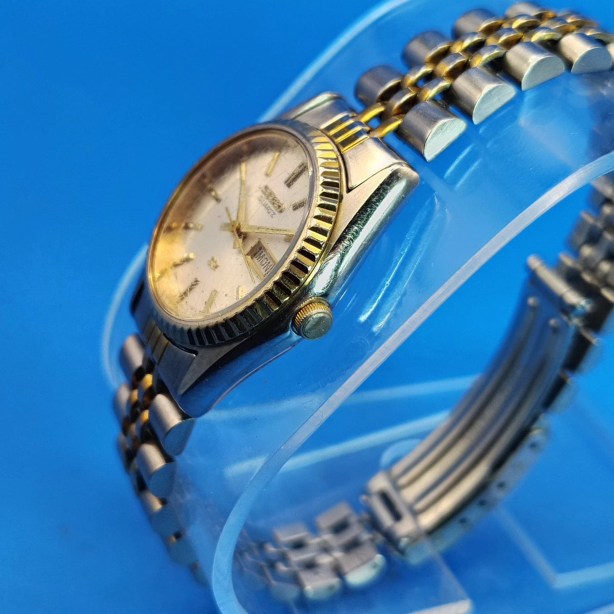 Vintage 1989 Seiko SQ 3Y03-0169 Day-Date 27mm Women's Two Tone Quartz Watch