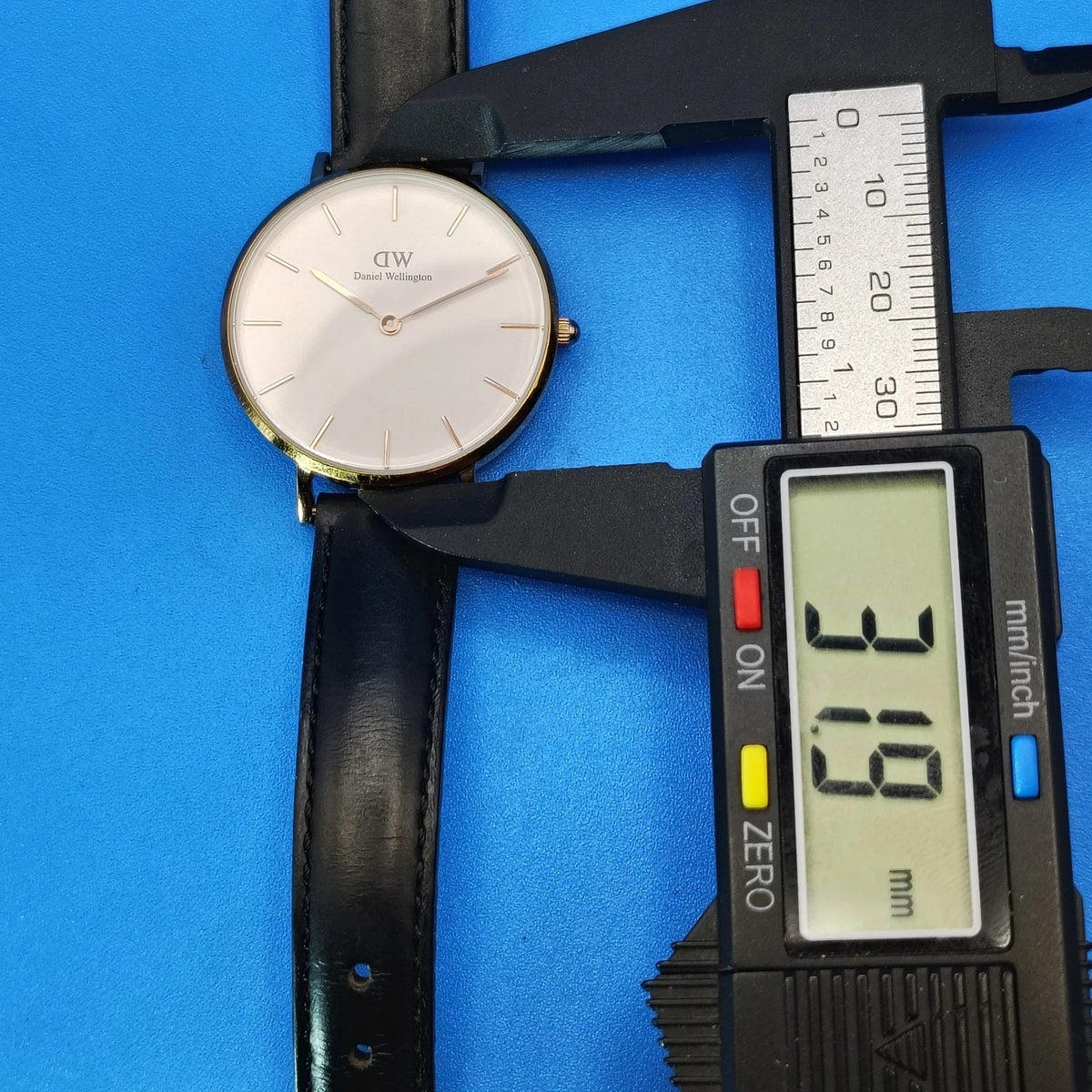2019 Daniel Wellington Gold Sheffield Petite 32mm Women's/Unisex Quartz Watch