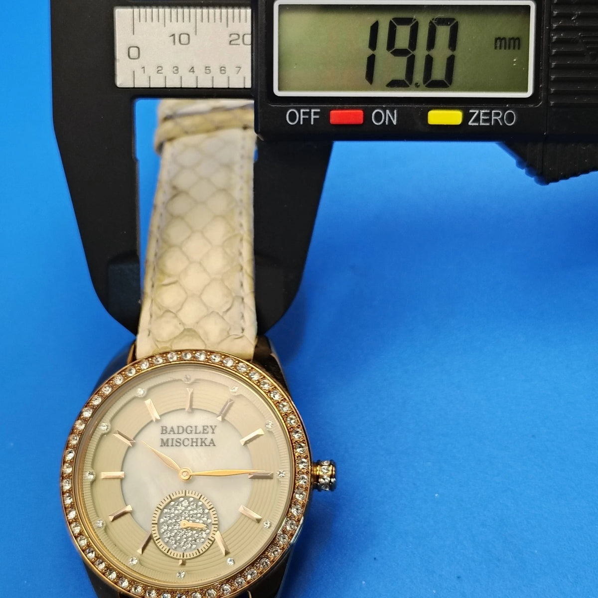 Vintage 2006 Bradgley Mischka Mother of Pearl 40mm Women's Watch Snake Skin Strap