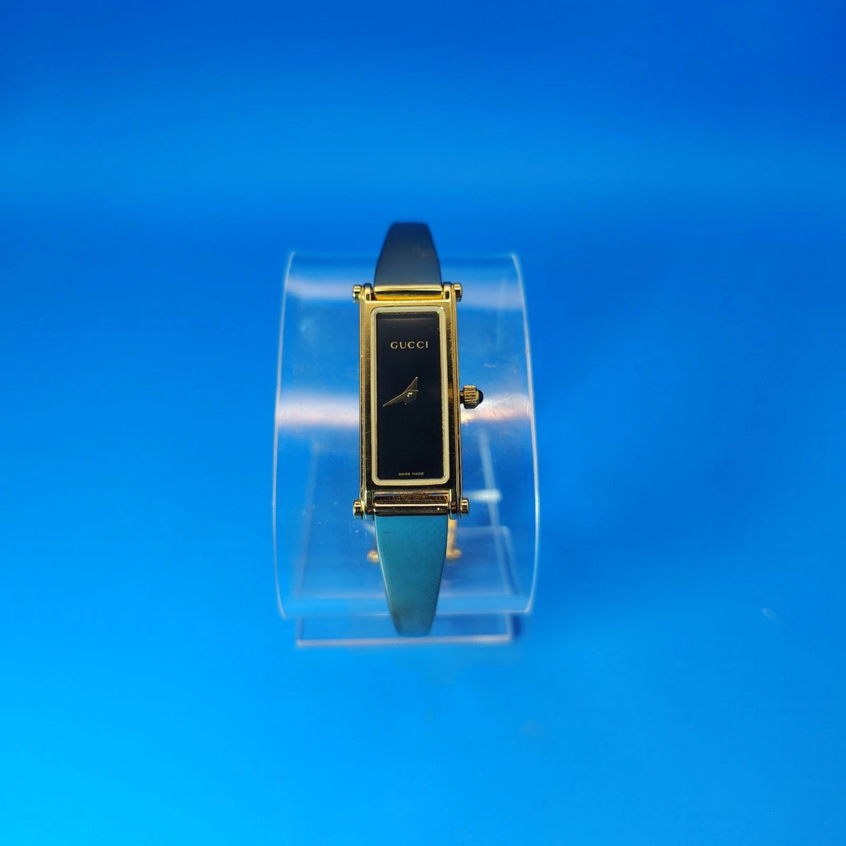 Vintage 1992 Gucci 1500L Swiss Made Tank Women's Quartz Bangle Watch With COA
