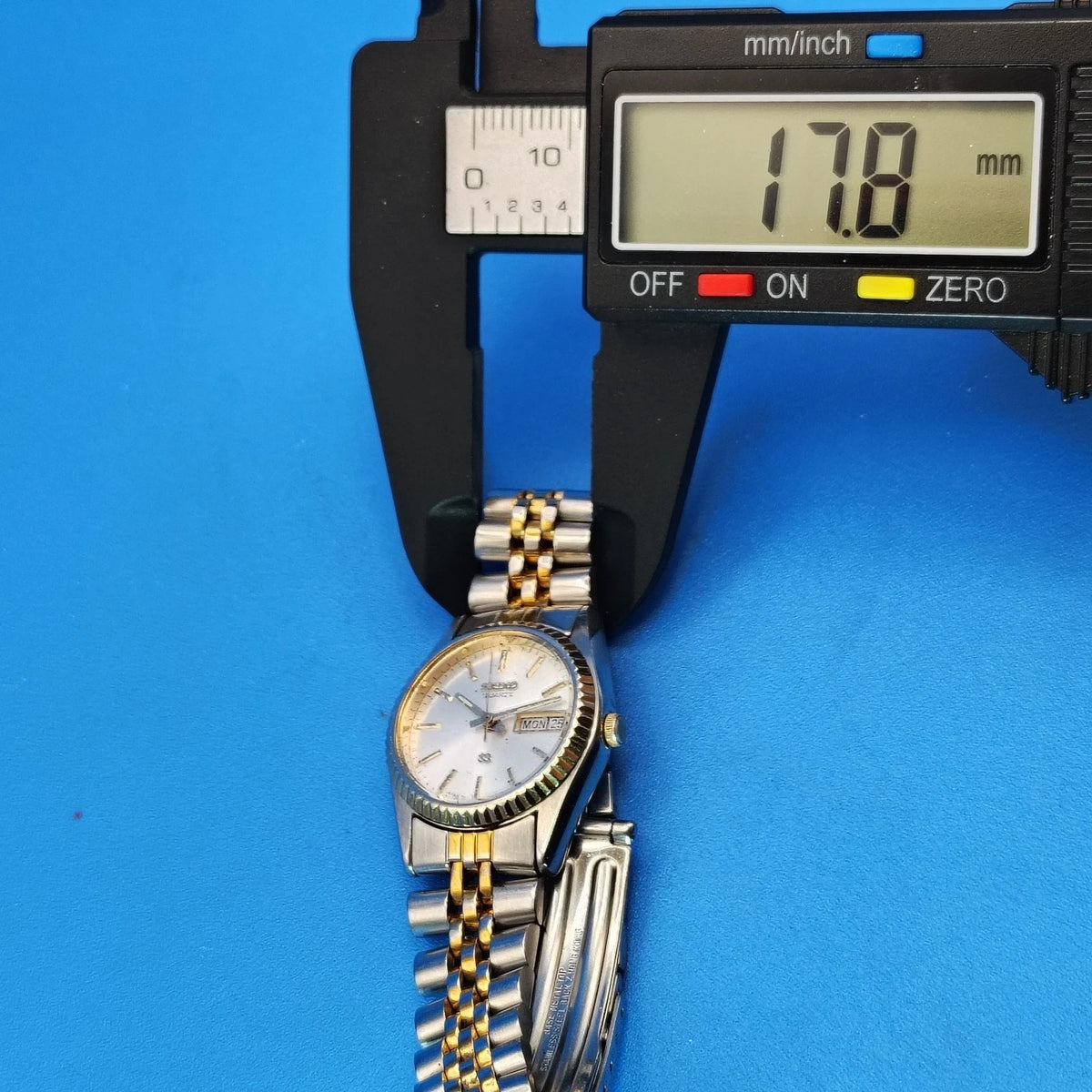 Vintage 1989 Seiko SQ 3Y03-0169 Day-Date 27mm Women's Two Tone Quartz Watch
