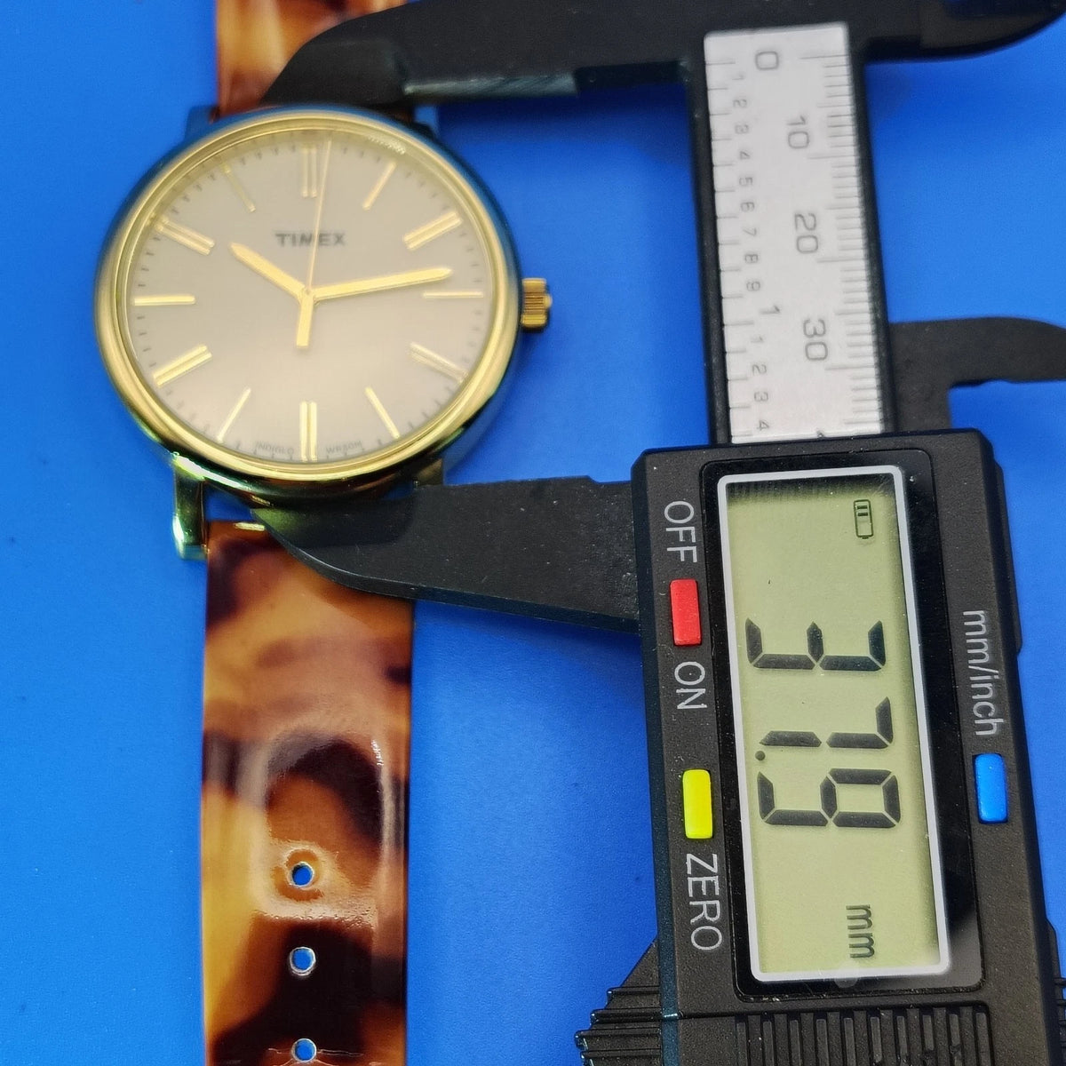 Vintage 2012 Timex Easy Reader Indiglo 38mm Gold Tone Mens Quartz Dress Watch