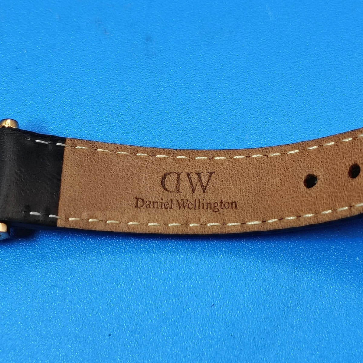 2019 Daniel Wellington Gold Sheffield Petite 32mm Women's/Unisex Quartz Watch
